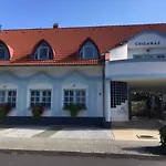 Csigaház Panzió Pensión Gyula