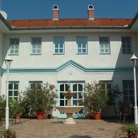 Csigahaz Panzio Gyula